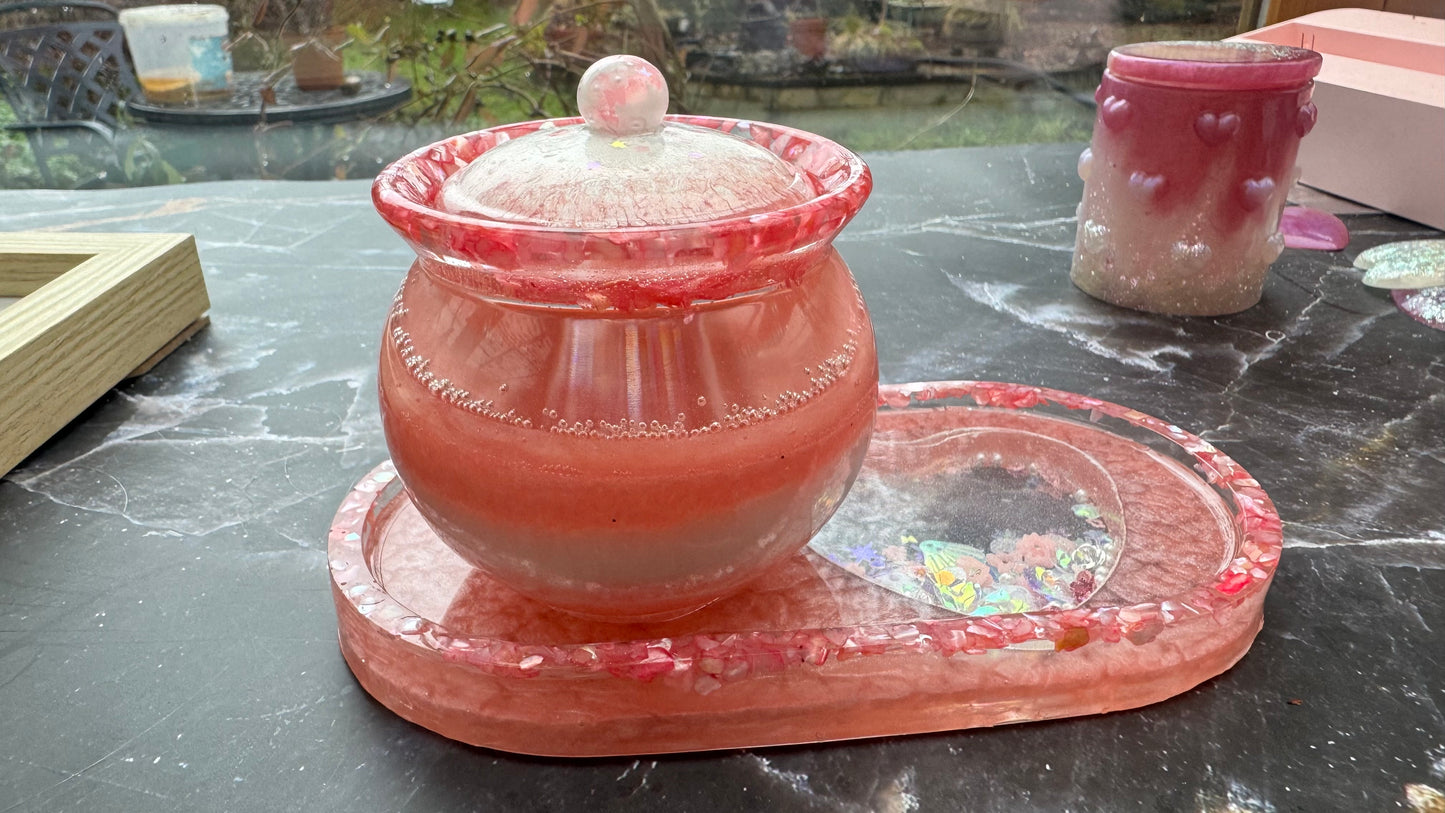 Small decorative pot and matching shaker trinket tray