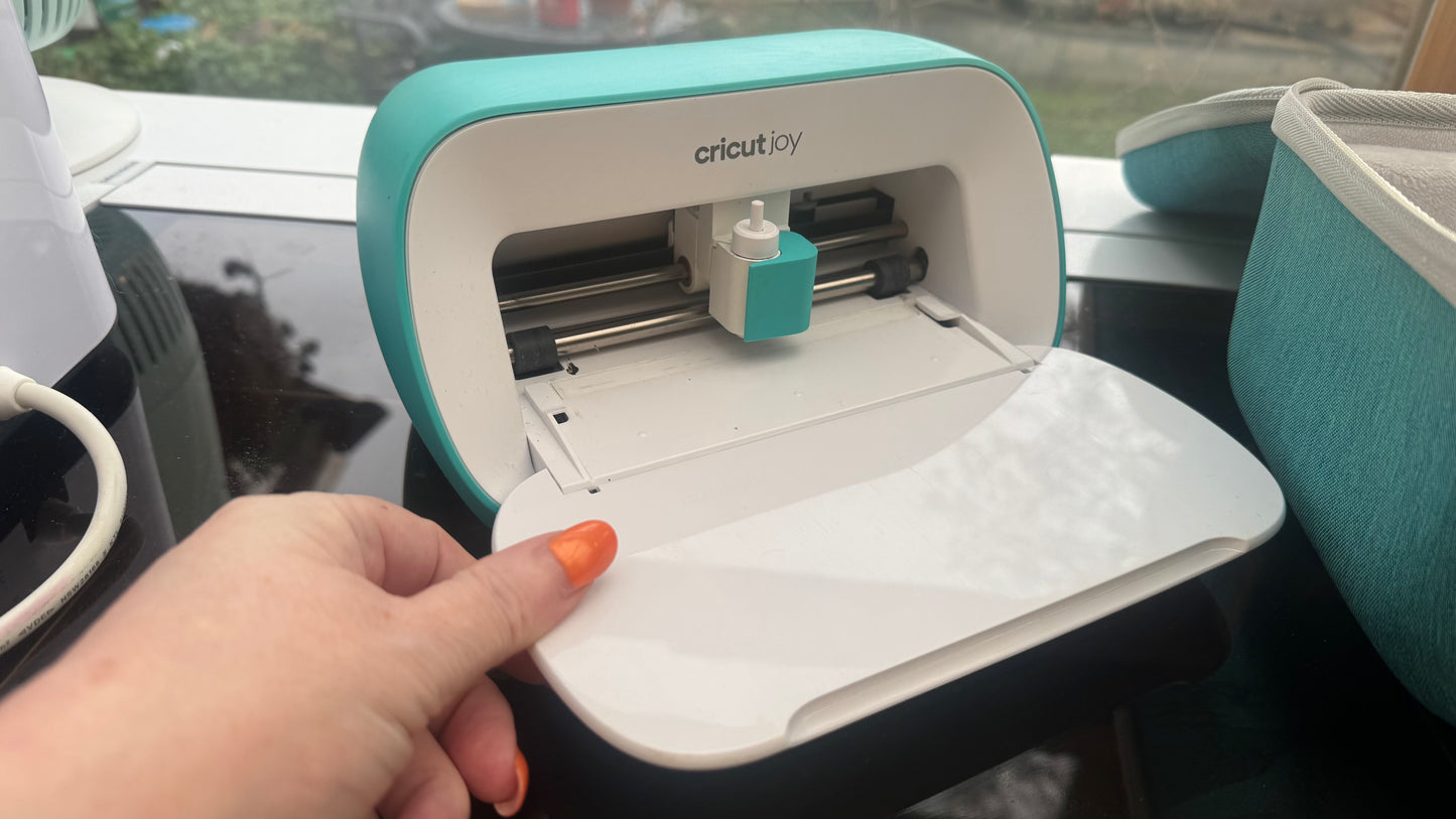 Cricket Joy with hard carry case, loads of pens and accessories. Preloved